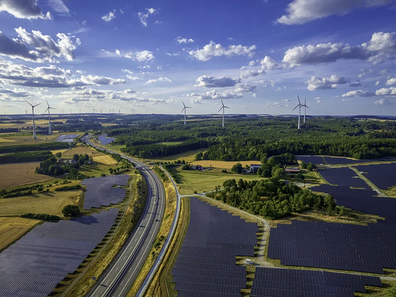 SIMPLY. meistert das größte Solar­park­projekt in Österreich